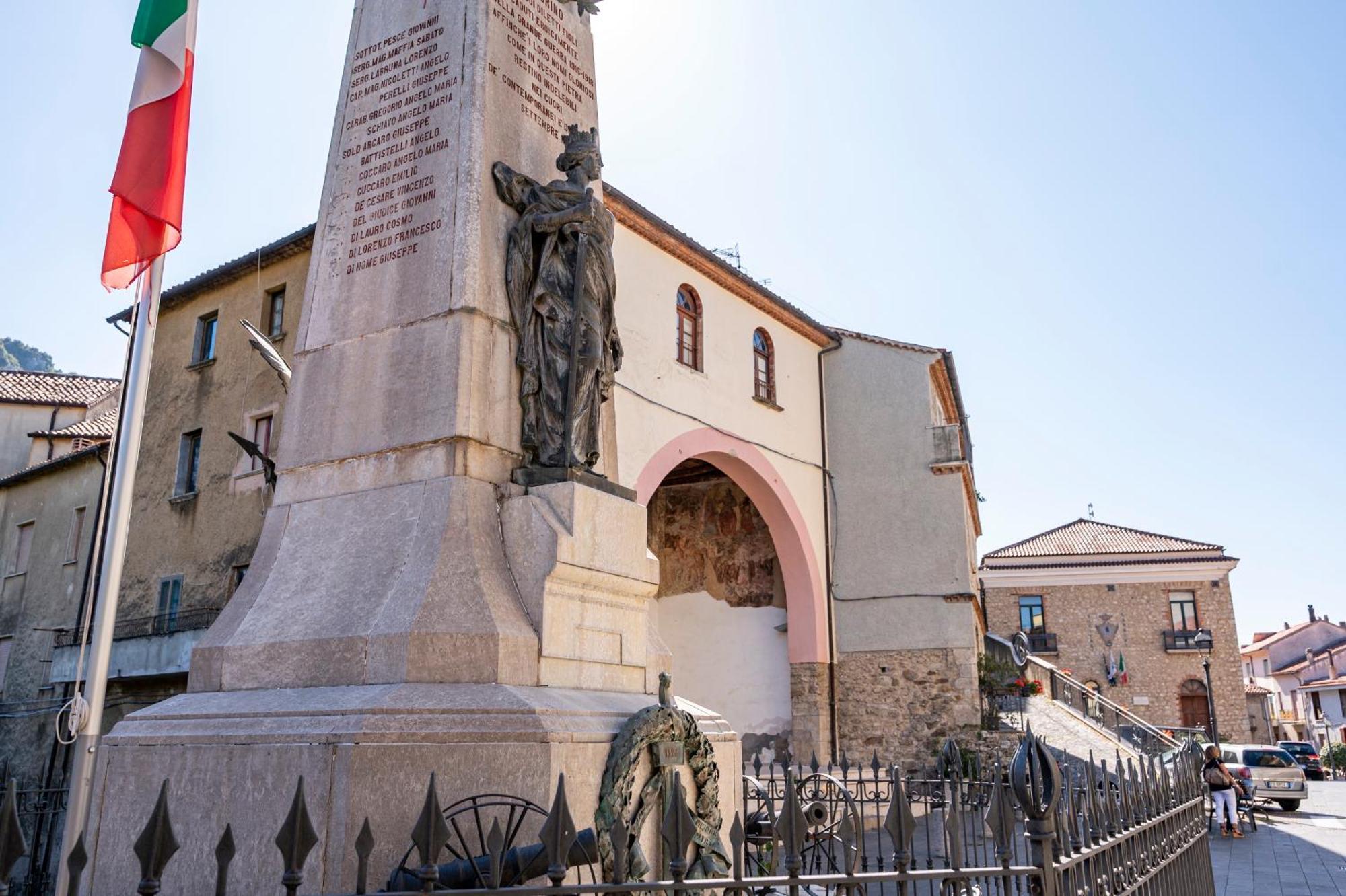 Piazza Laurino Apartments Basic Excursions Alto Cilento Pellegrinaggio Giubilare Exterior foto